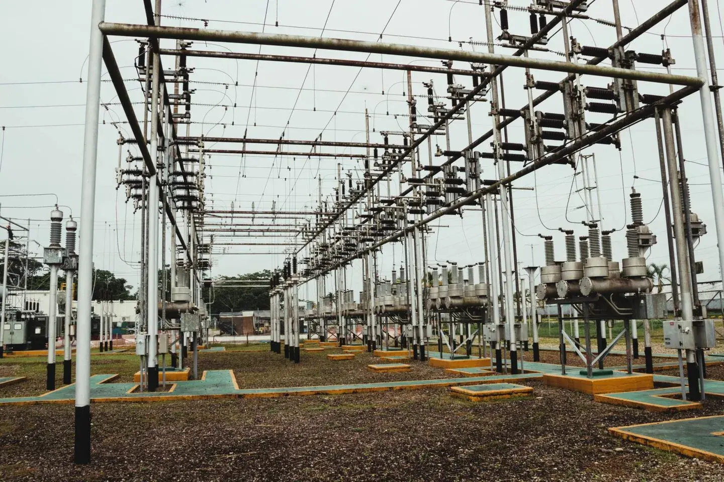 High-voltage electric power station
